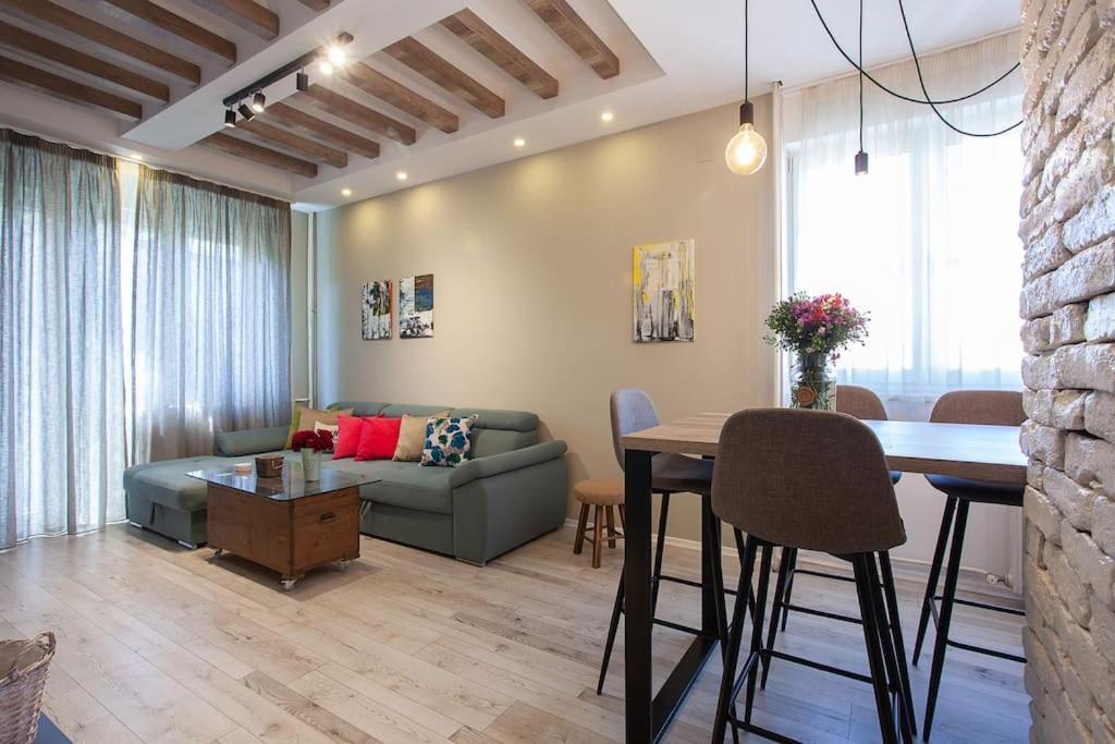 Mihajlovik Lux Apartment In Heart Of Skopje Luaran gambar