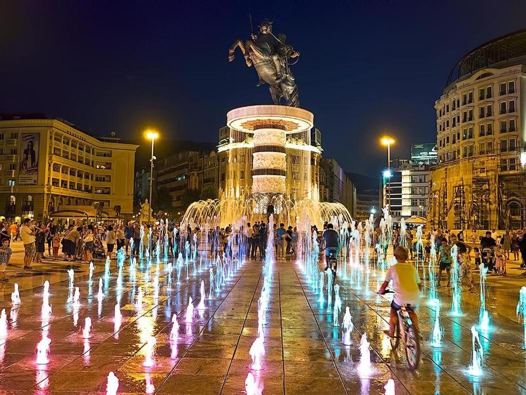 Mihajlovik Lux Apartment In Heart Of Skopje Luaran gambar